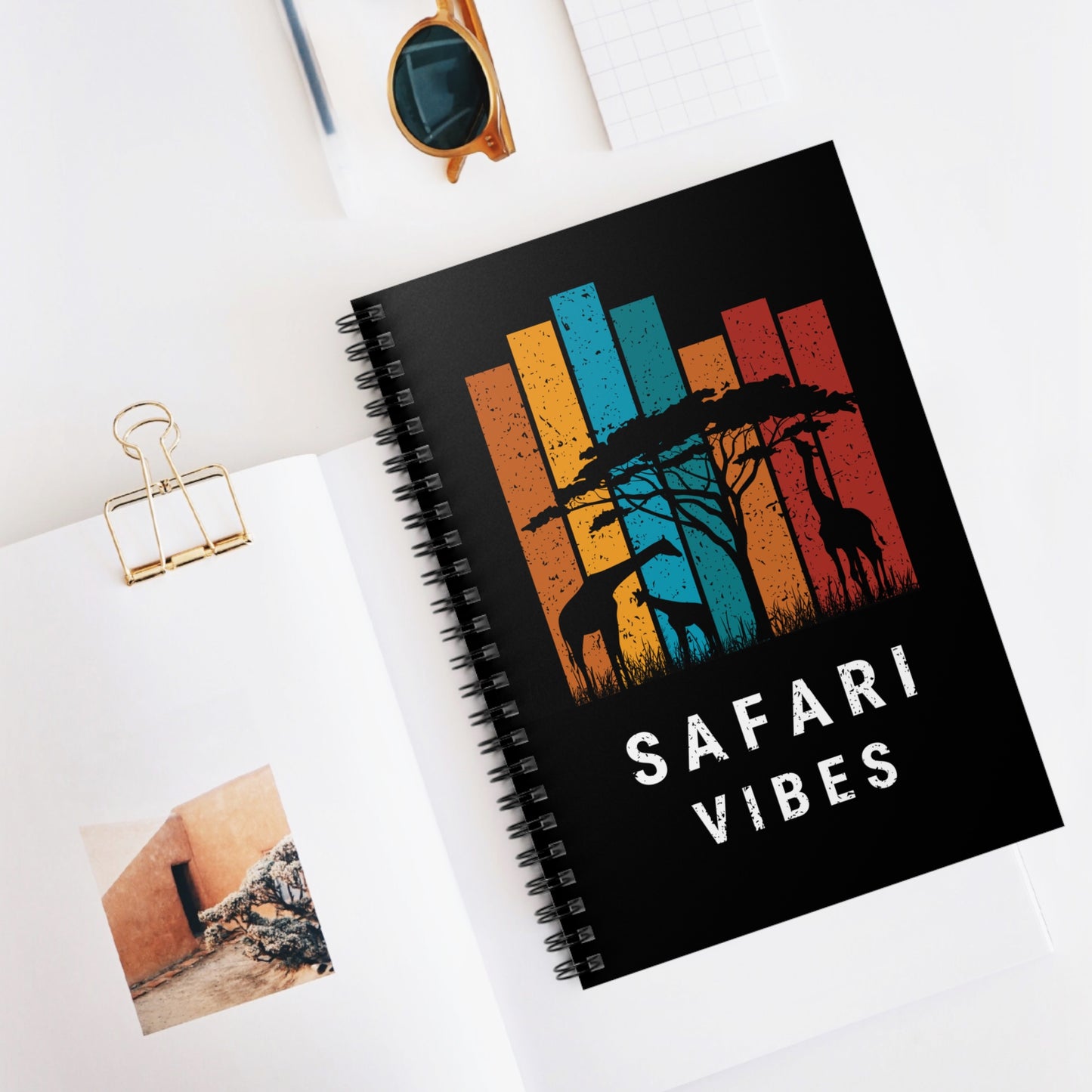 Safari Vibes Giraffe Spiral Notebook - Ruled Line, Journal for Nature Lovers, Travel Notes, Gift for Adventurers, Wildlife Sketchbook, [...]