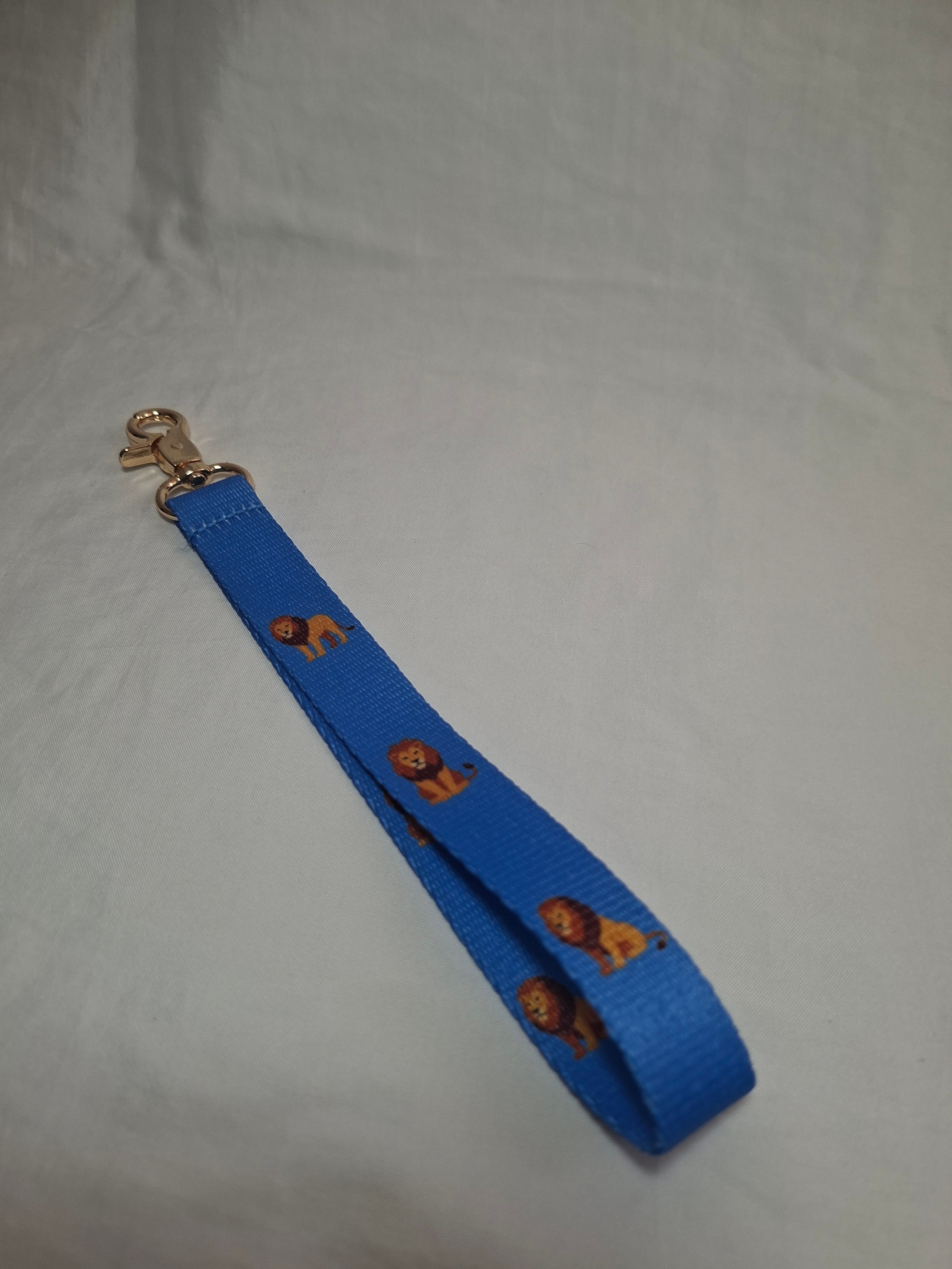 Lion Safari Phone Wristlet with Tether Tab